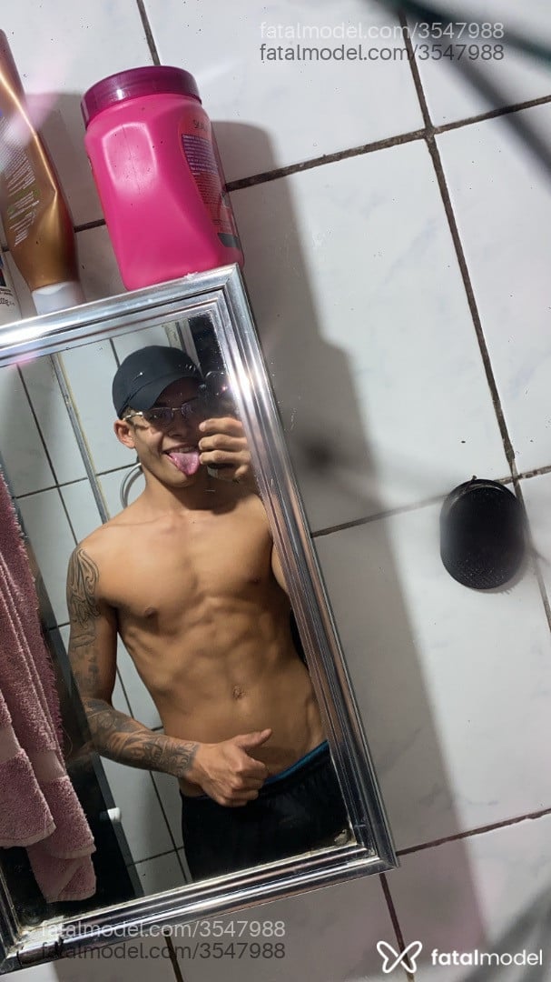 Acompanhante homem morena (o) de olhos castanhos - Vsantos