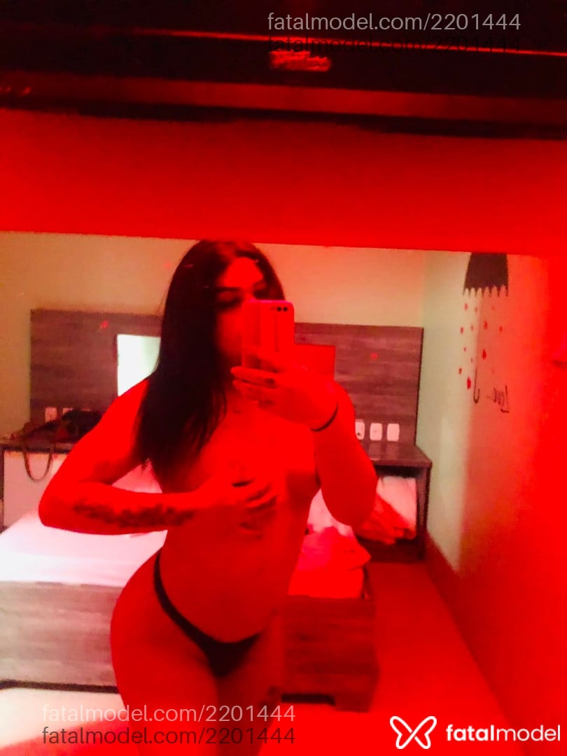 Acompanhante mulher trans morena (o) de olhos pretos - Bruninha