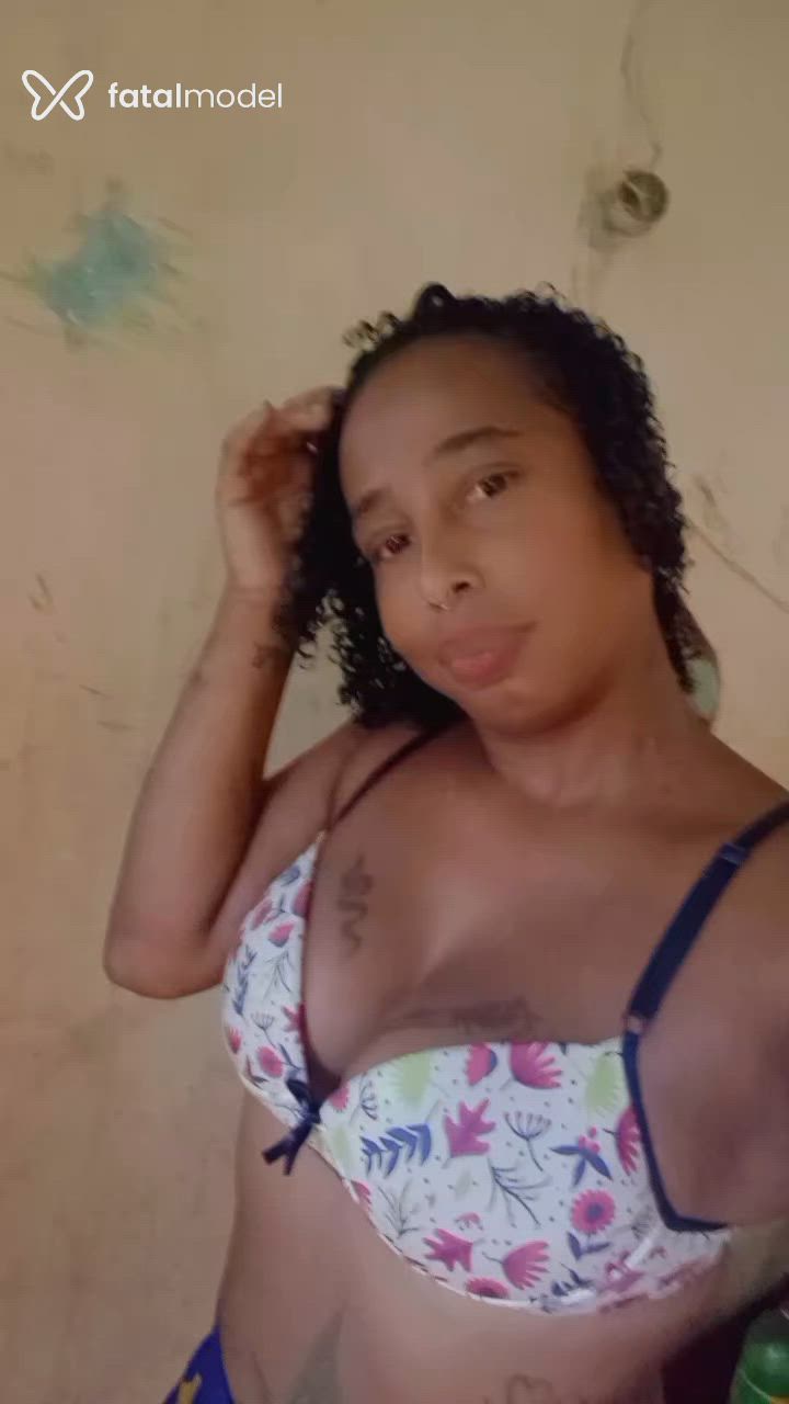 Acompanhante mulher morena (o) de olhos pretos - Vitória