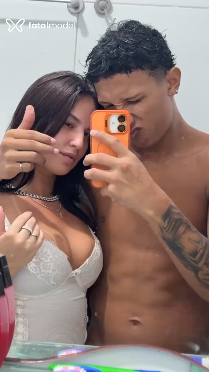 Acompanhante mulher ruiva (o) de olhos castanhos - Angela