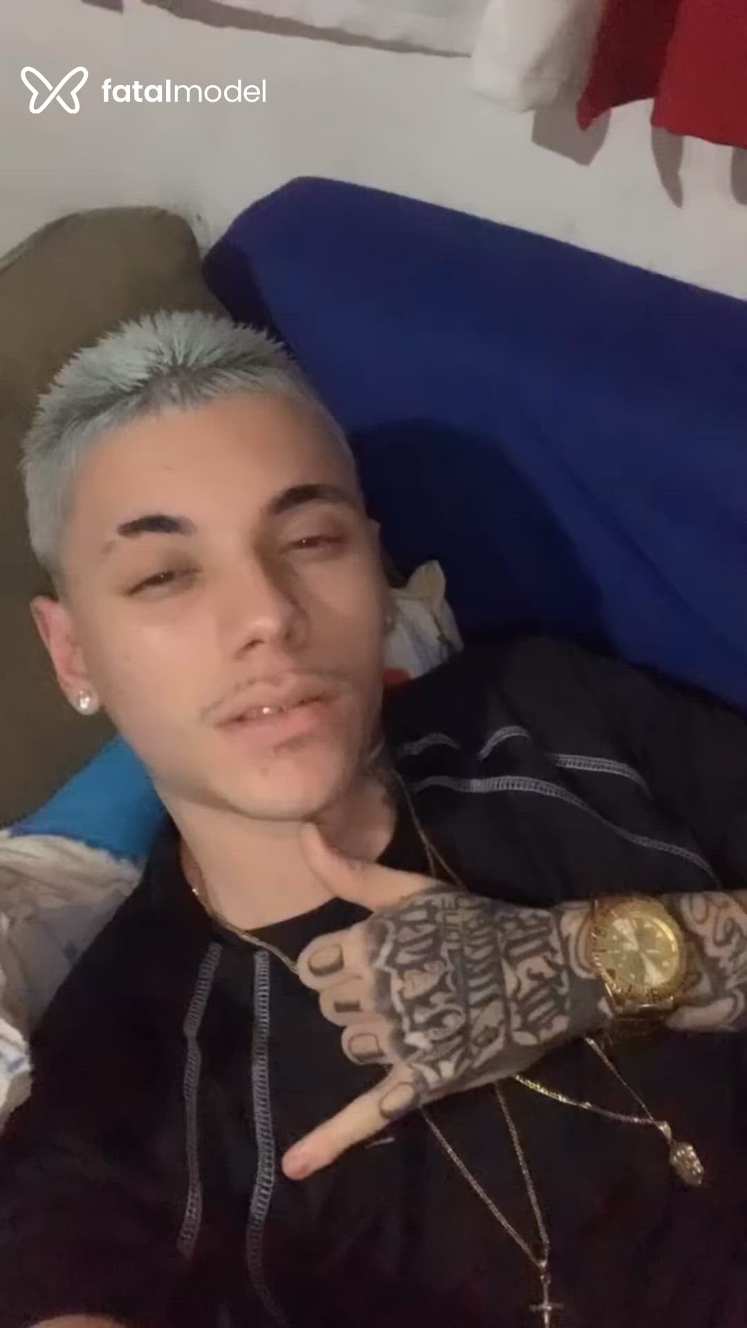 Acompanhante homem com cabelo castanho de olhos verdes - Jhonsantos