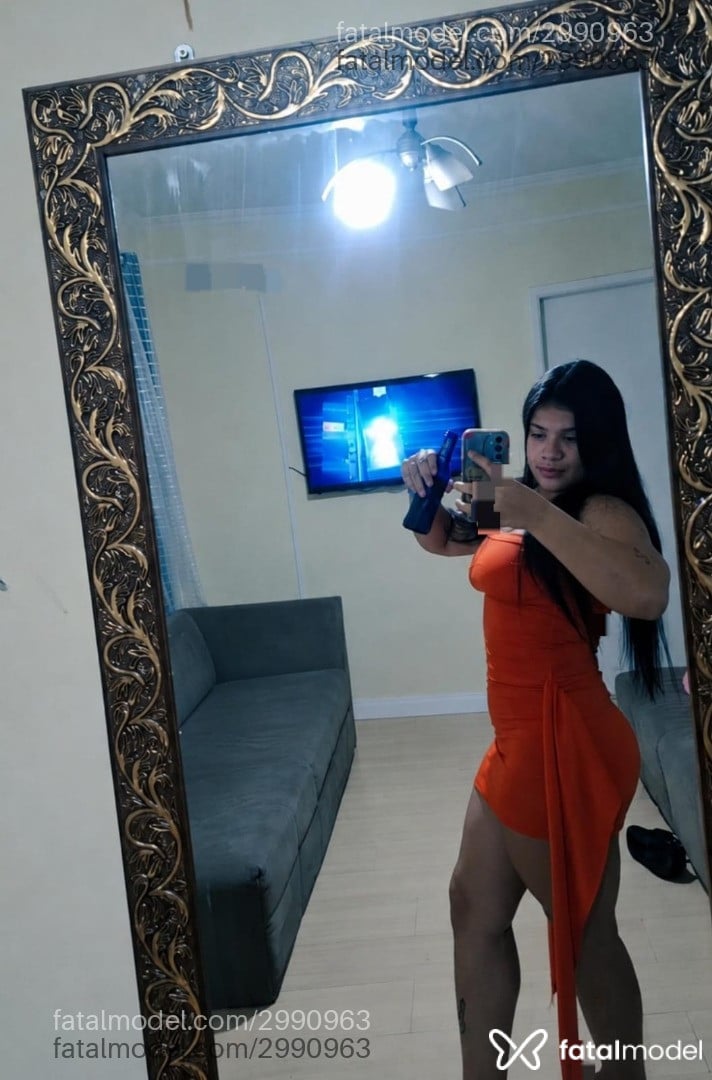 Acompanhante mulher morena (o) de olhos pretos - Alice