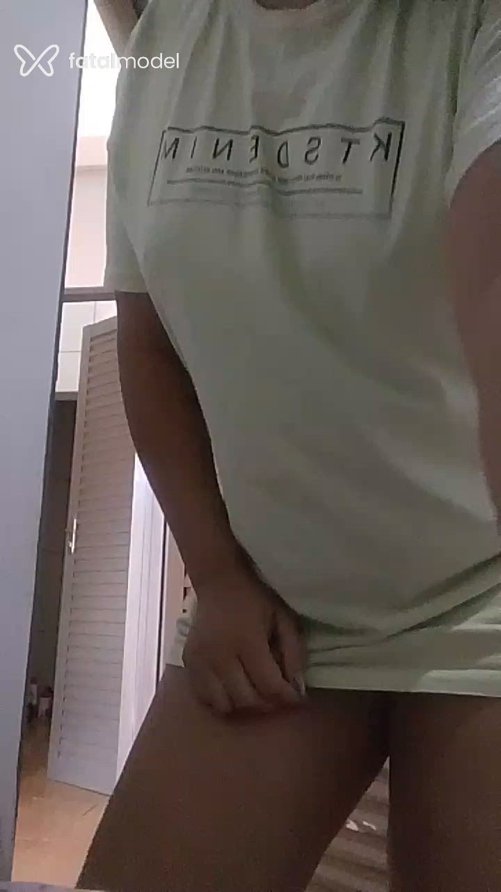 Acompanhante mulher morena (o) de olhos pretos - Raylove