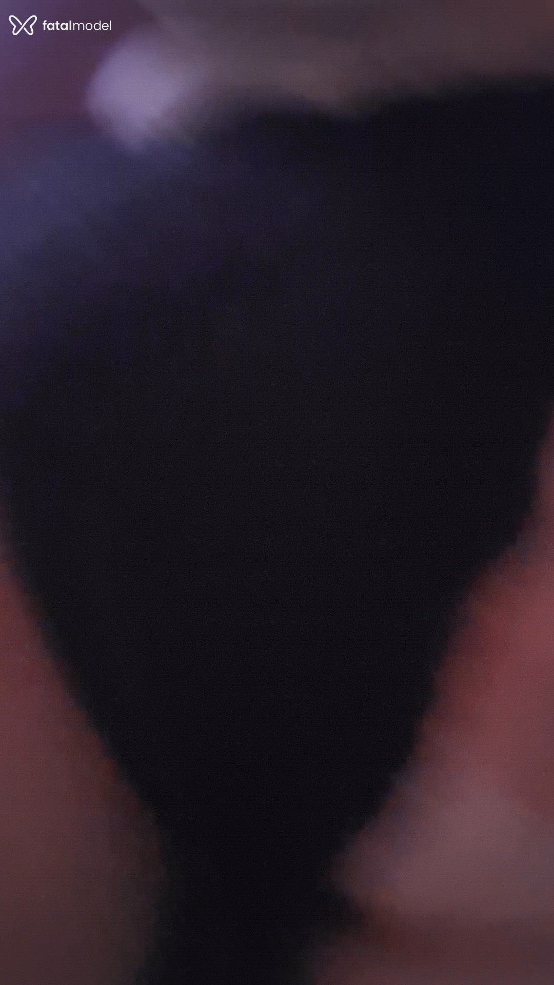 Acompanhante mulher com cabelo colorido de olhos castanhos - Endil