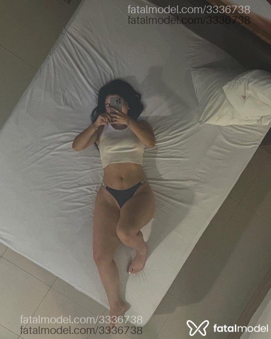Acompanhante mulher com cabelo castanho de olhos castanhos - ísis Mello