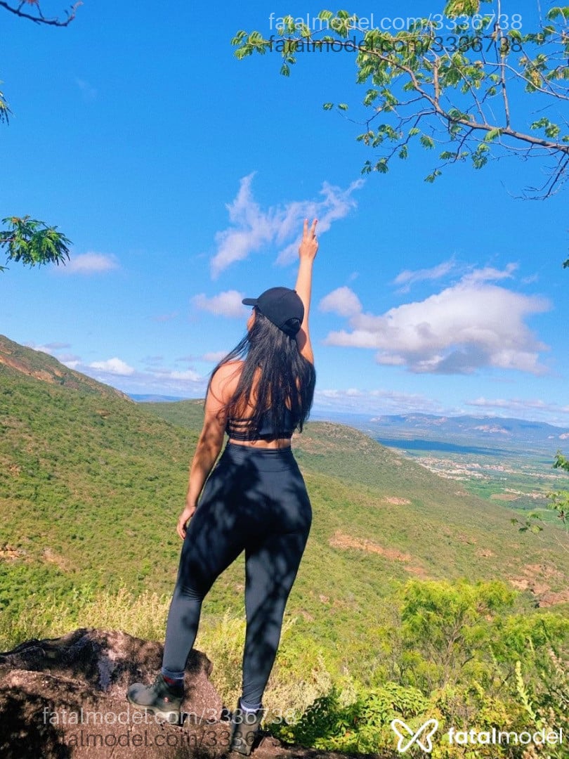 Acompanhante mulher com cabelo castanho de olhos castanhos - Ísis Belmonte