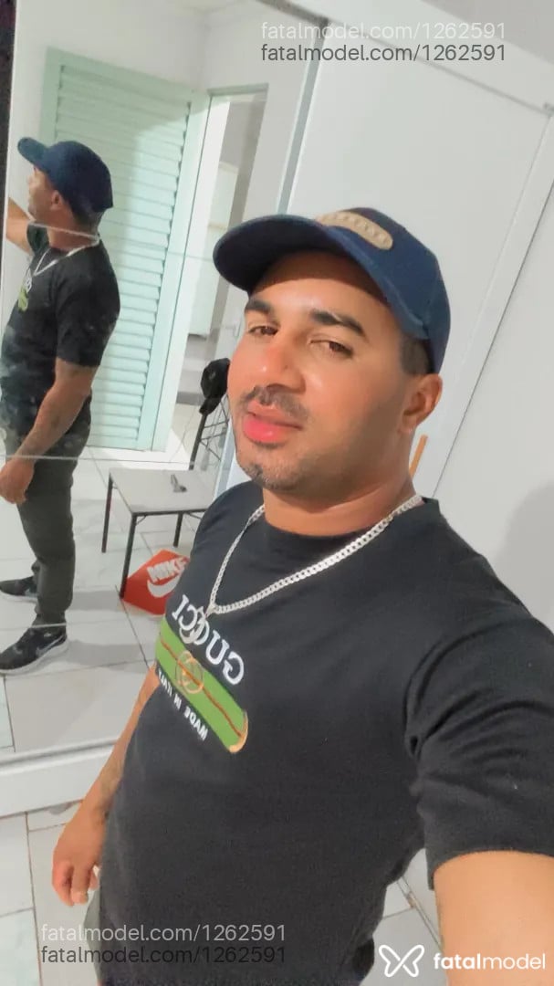 Acompanhante homem morena (o) de olhos cinza - Cleiton