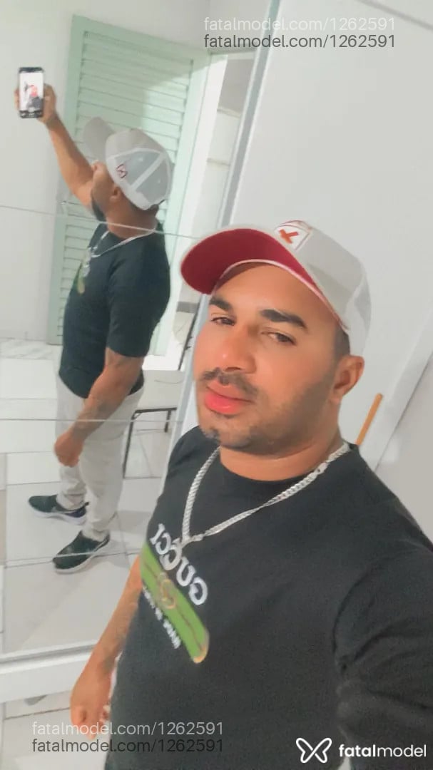 Acompanhante homem morena (o) de olhos cinza - Cleiton