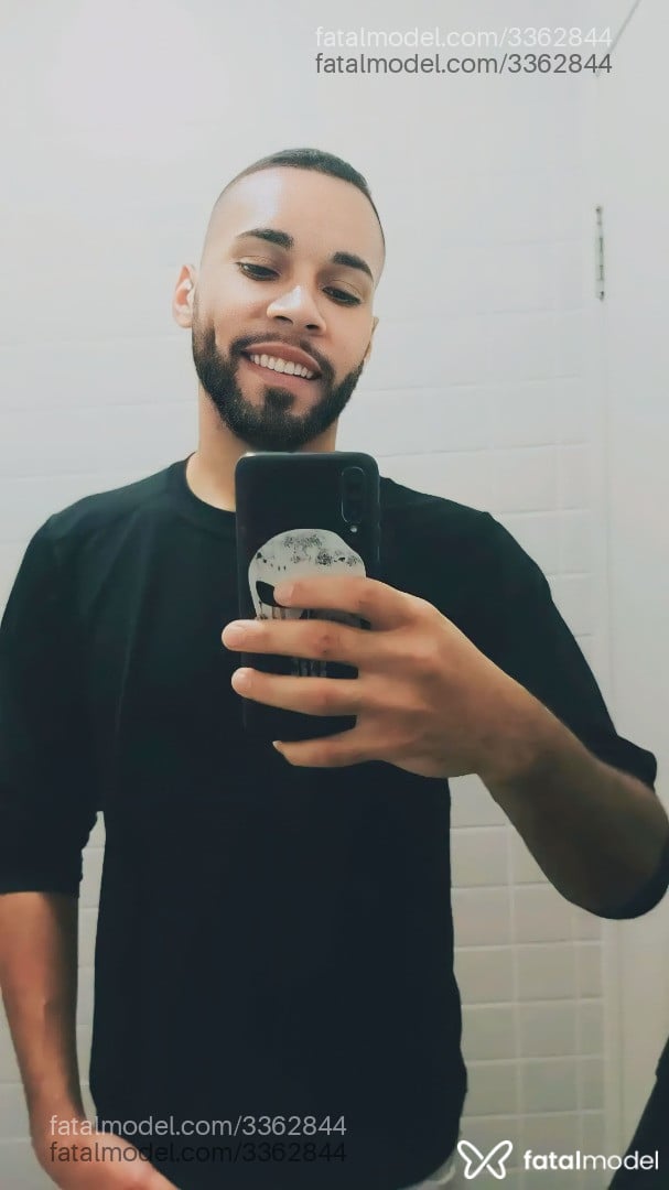 Acompanhante homem morena (o) de olhos pretos - Henrique