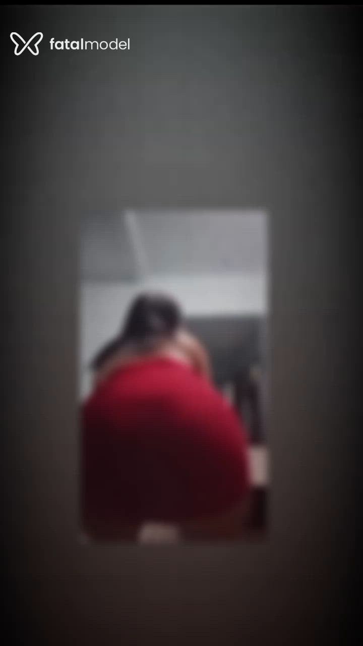 Acompanhante mulher morena (o) de olhos pretos - Vickk
