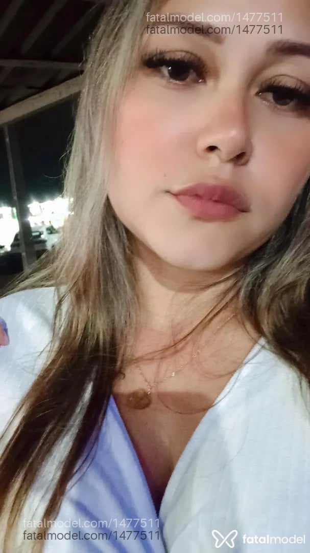 Acompanhante mulher com cabelo castanho de olhos castanhos - Virgínia Rodrigue