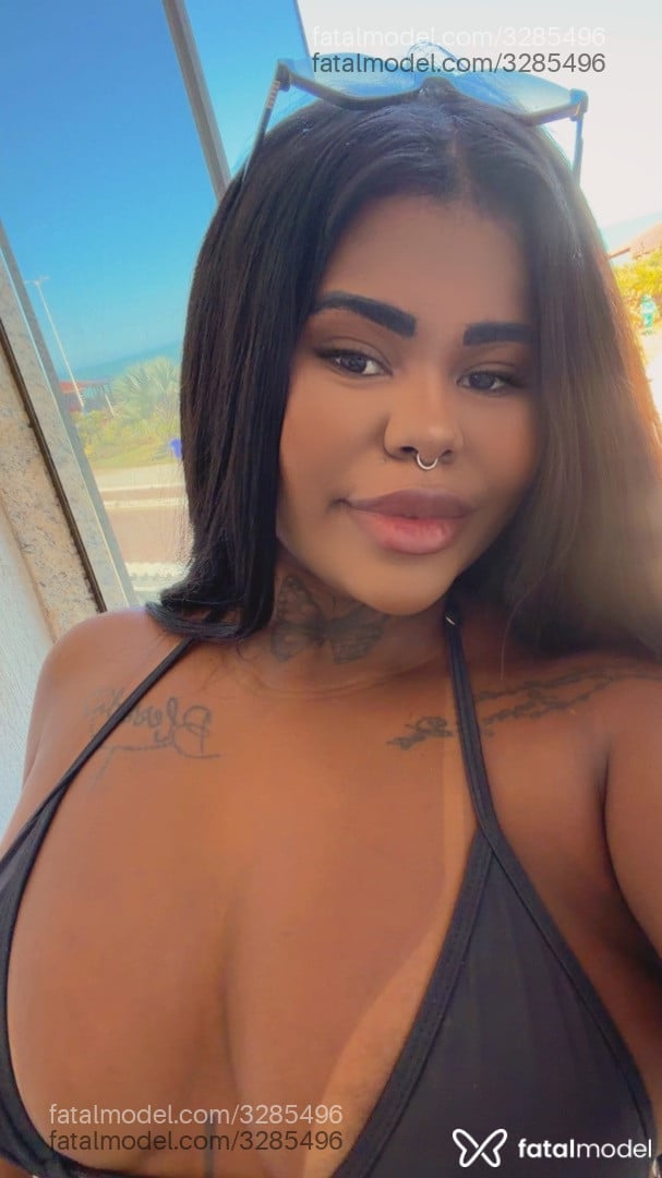 Acompanhante mulher morena (o) de olhos pretos - Brenda Assis