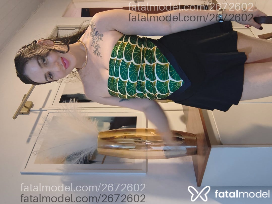 Acompanhante mulher com cabelo castanho de olhos mel - Heloísa