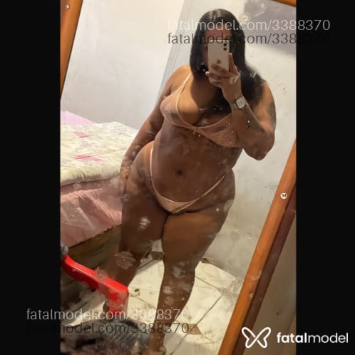 Acompanhante mulher morena (o) de olhos castanhos - Cristal