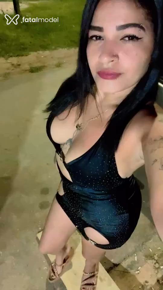 Acompanhante mulher morena (o) de olhos pretos - Vickk