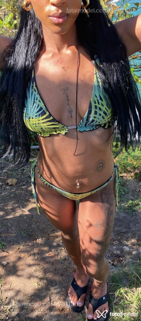 Acompanhante mulher morena (o) de olhos verdes - Tasha