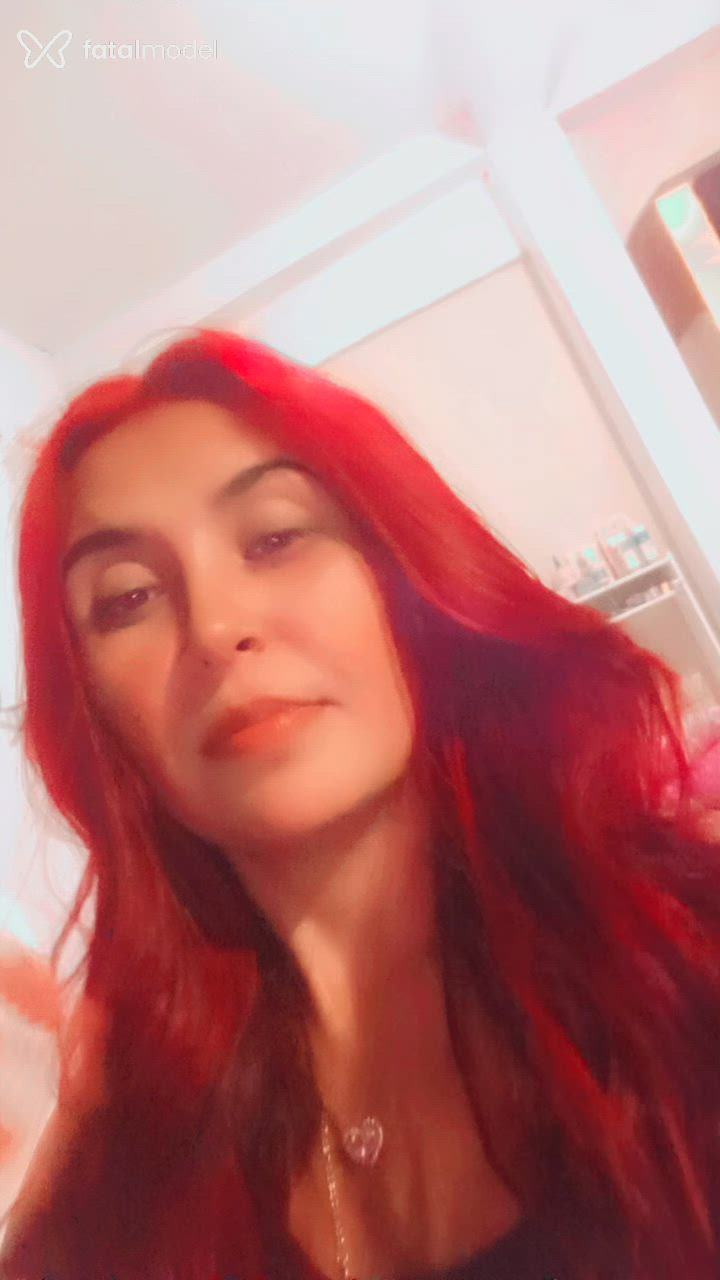 Acompanhante mulher ruiva (o) de olhos castanhos - Dryka Burgos