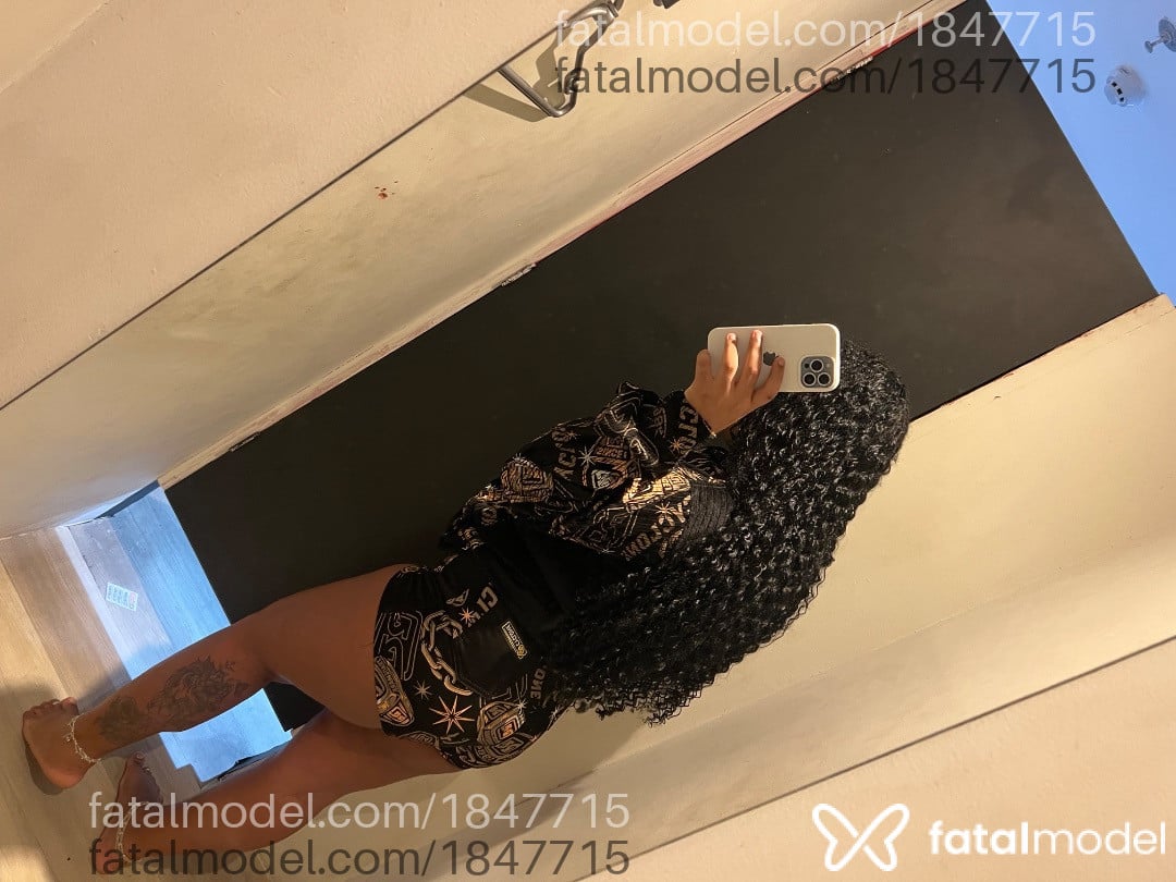 Acompanhante mulher trans morena (o) de olhos castanhos - Vanielly Bictoria