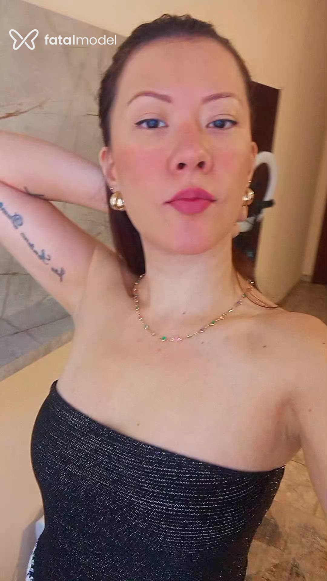 Acompanhante mulher com cabelo castanho de olhos castanhos - Luíza Graciela