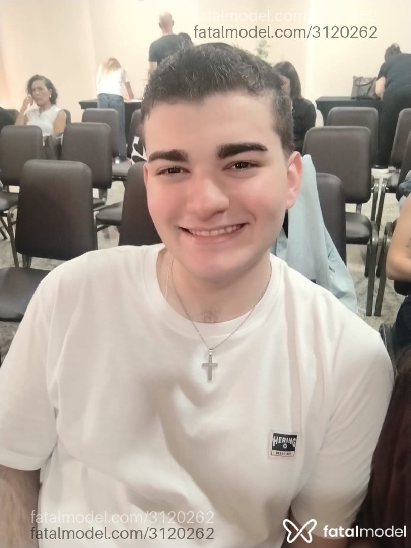 Acompanhante homem com cabelo castanho de olhos castanhos - BruBru