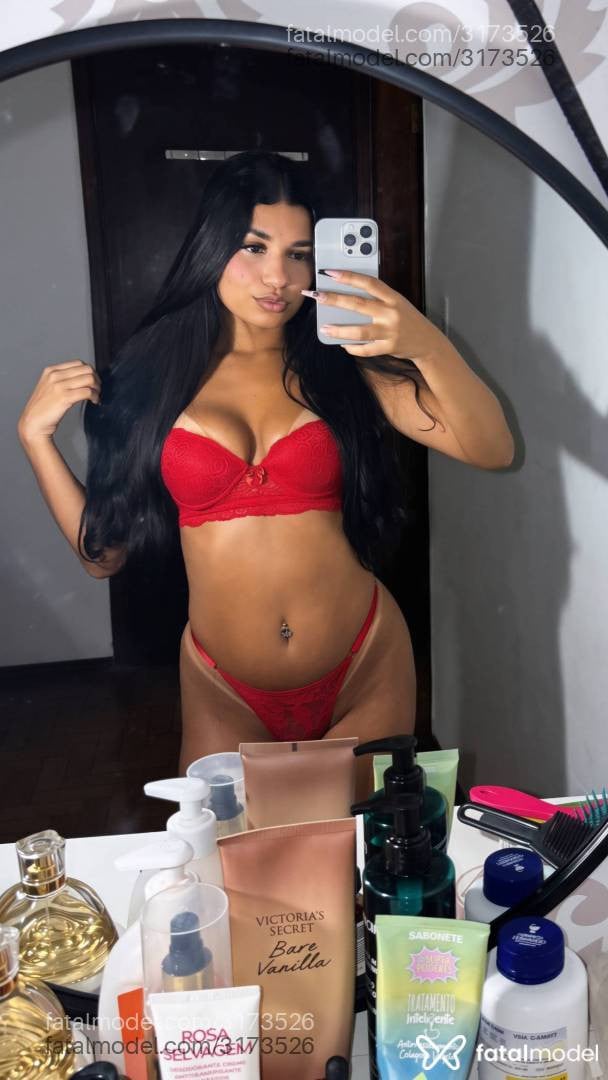 Acompanhante mulher com cabelo castanho de olhos castanhos - Alana Avillar