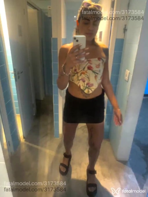 Acompanhante mulher loira (o) de olhos castanhos - Casalcaliente