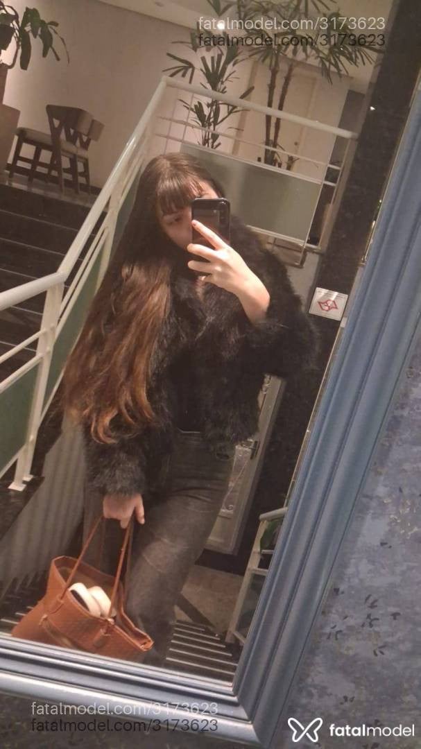 Acompanhante mulher loira (o) de olhos mel - Estrela