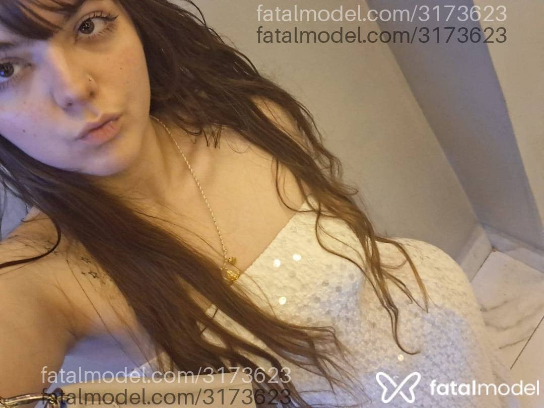 Acompanhante mulher loira (o) de olhos mel - Estrela