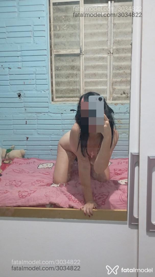 Acompanhante mulher com cabelo colorido de olhos castanhos - Eduarda