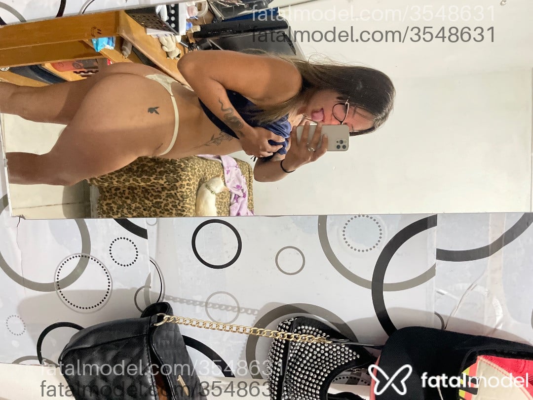 Acompanhante mulher com cabelo castanho de olhos castanhos - Manuela Lins