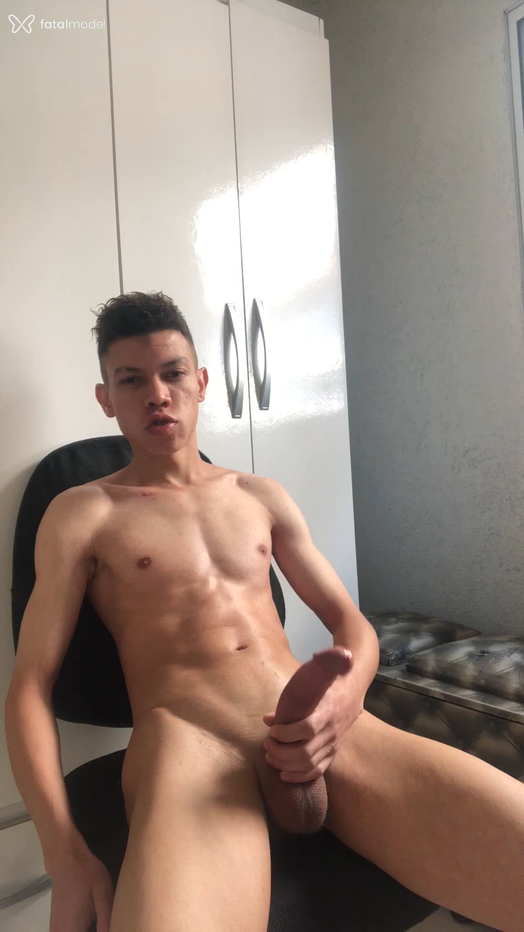 Acompanhante homem com cabelo castanho de olhos castanhos - Matheus Pereira Acompanhante homem com cabelo castanho de olhos castanhos - Matheus Pereira