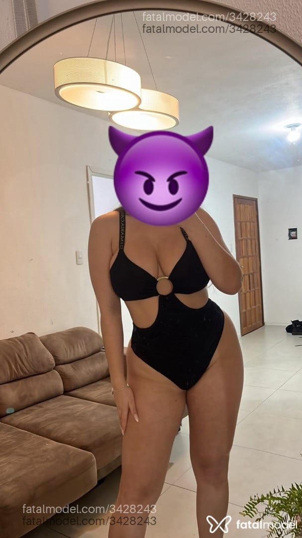Acompanhante mulher com cabelo castanho de olhos castanhos - Lorena