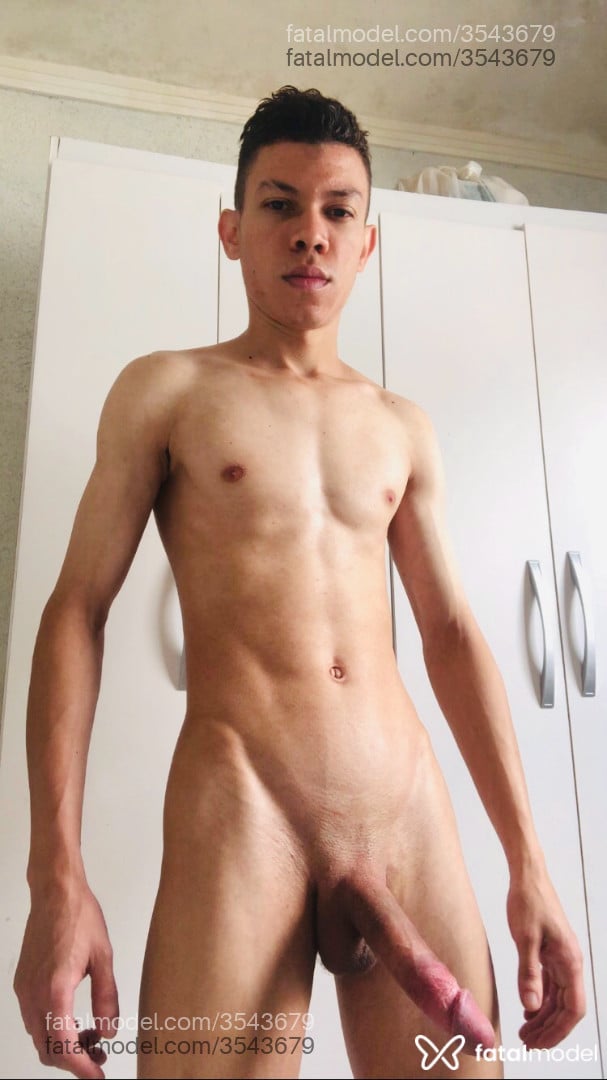 Acompanhante homem com cabelo castanho de olhos castanhos - Matheus Pereira Acompanhante homem com cabelo castanho de olhos castanhos - Matheus Pereira