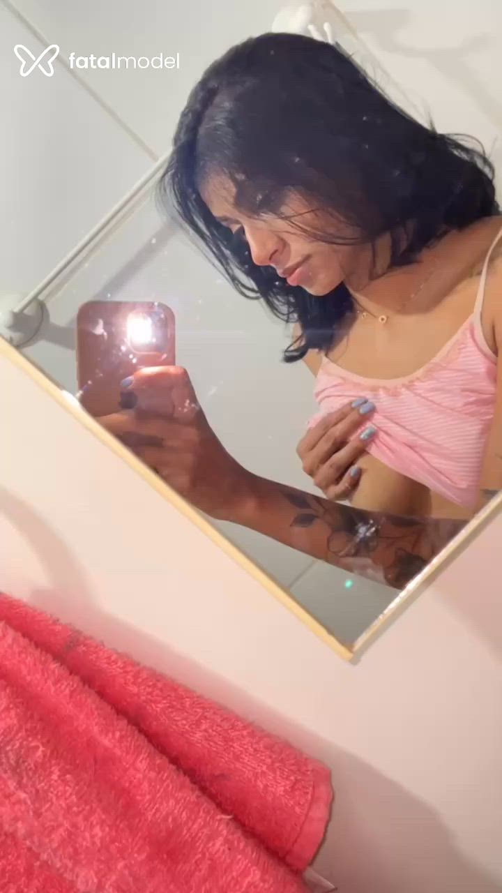 Acompanhante mulher morena (o) de olhos pretos - Suzane