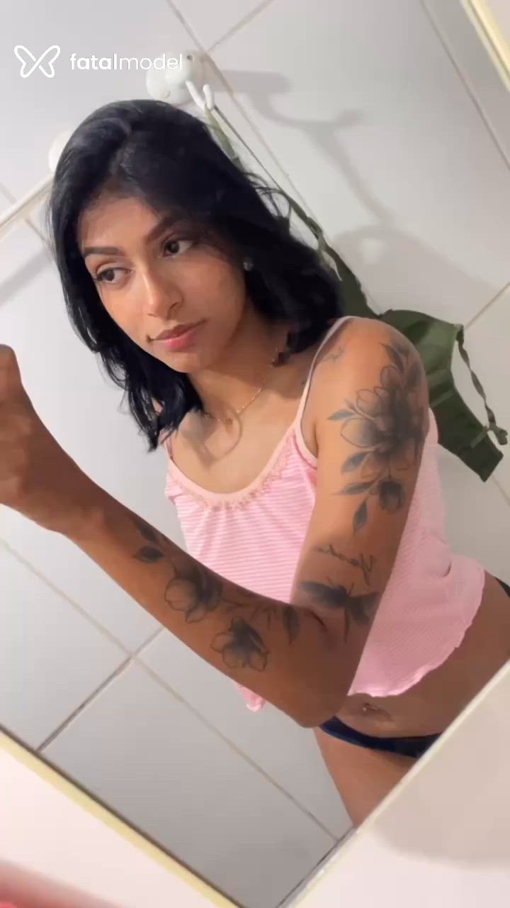 Acompanhante mulher morena (o) de olhos pretos - Suzane