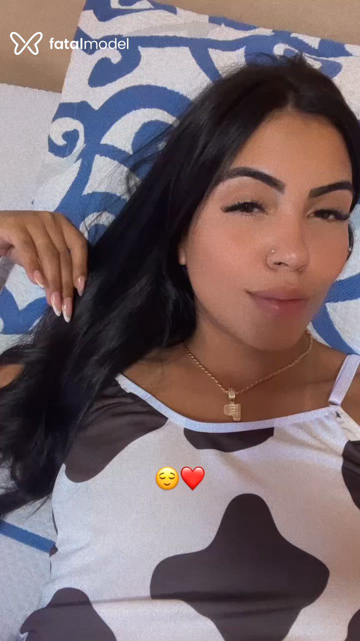 Acompanhante mulher morena (o) de olhos pretos - Priscilla