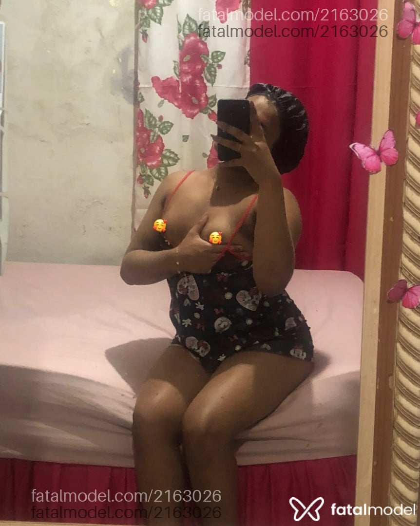 Acompanhante mulher trans com cabelo castanho de olhos castanhos - Raissa