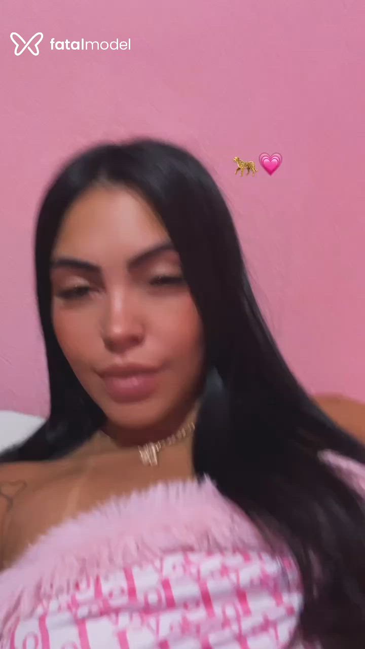 Acompanhante mulher morena (o) de olhos pretos - Priscilla