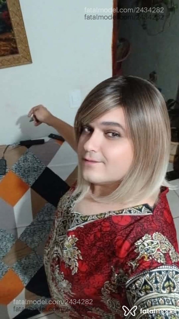 Acompanhante mulher trans com cabelo castanho de olhos castanhos - Nathely Ferrazini