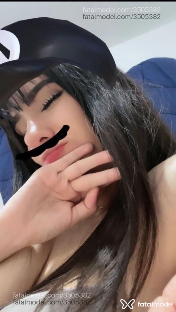 Acompanhante mulher morena (o) de olhos castanhos - Ellen