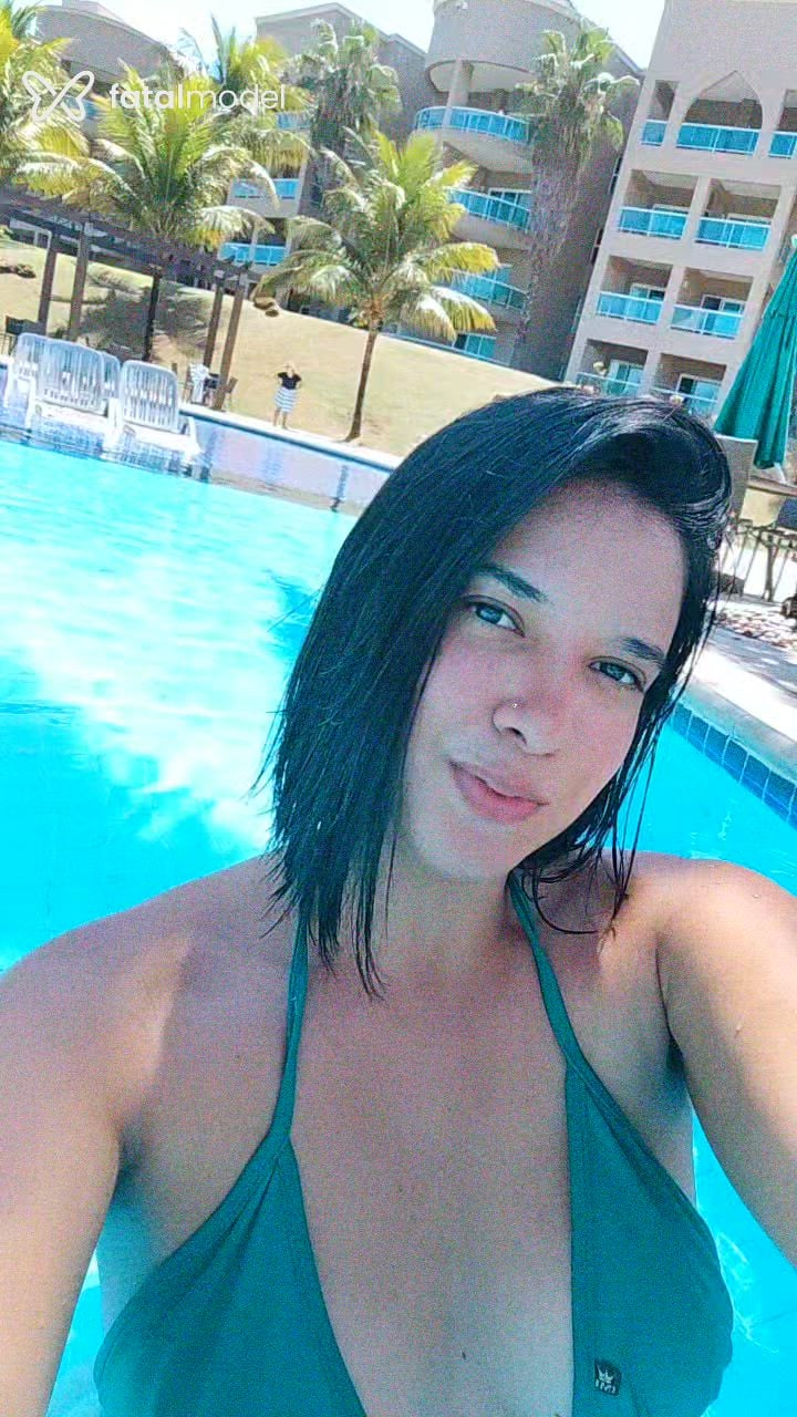 Acompanhante mulher morena (o) de olhos castanhos - Nanih