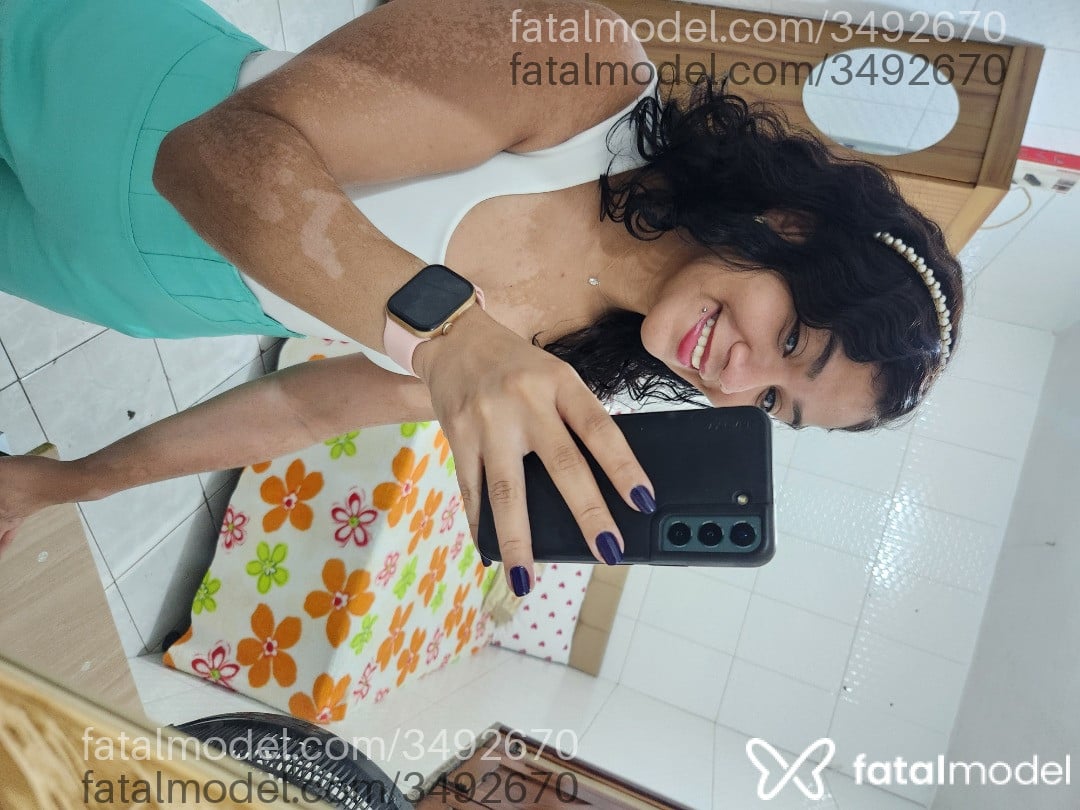Acompanhante mulher com cabelo castanho de olhos castanhos - Nikaele