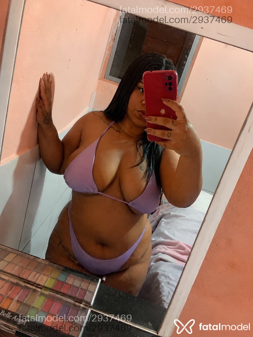Acompanhante mulher morena (o) de olhos pretos - Bombomm Acompanhante mulher morena (o) de olhos pretos - Bombomm