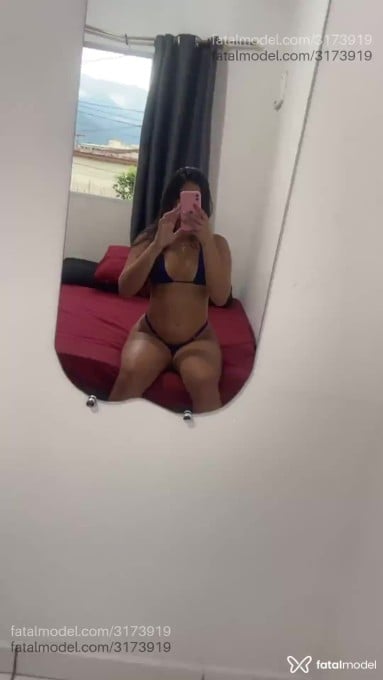 Acompanhante mulher morena (o) de olhos pretos - Mia Estrella Acompanhante mulher morena (o) de olhos pretos - Mia Estrella