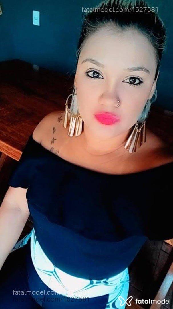 Acompanhante mulher loira (o) de olhos castanhos - Rhadassa Rhicary