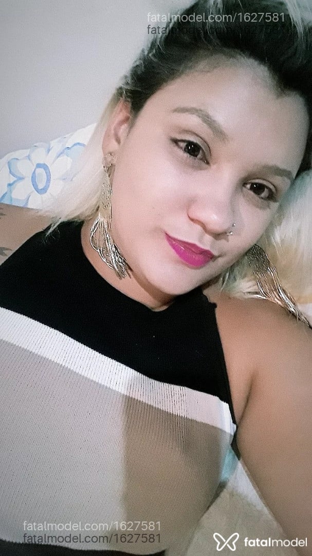 Acompanhante mulher loira (o) de olhos castanhos - Rhadassa Rhicary