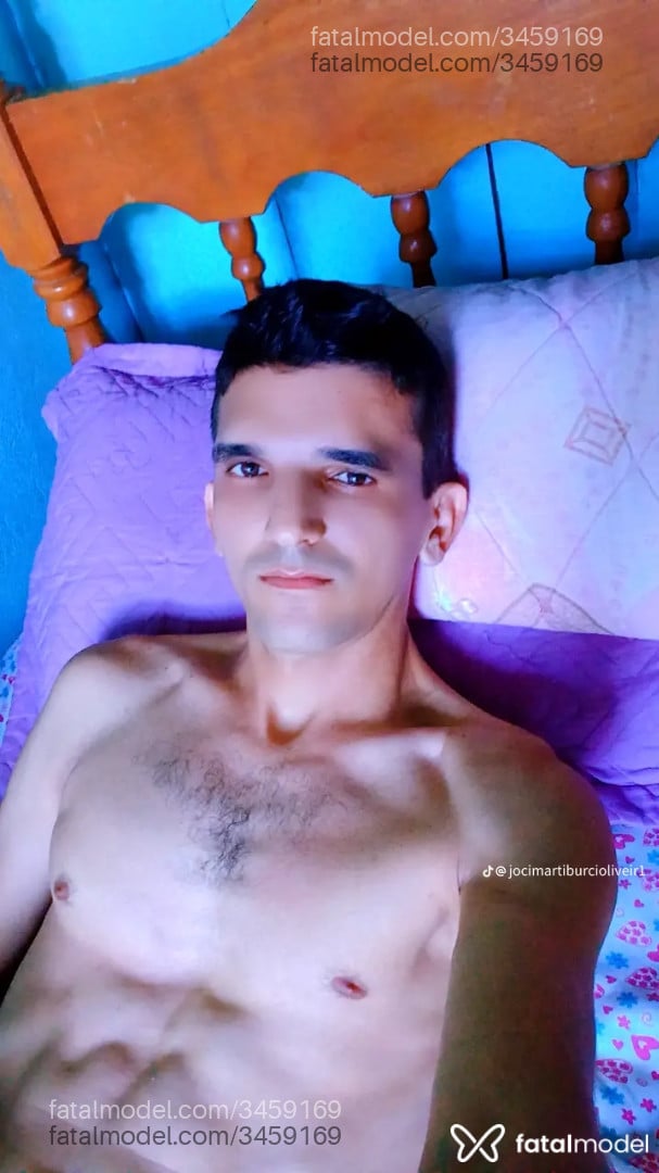Acompanhante homem com cabelo castanho de olhos castanhos - Oliveira Souza