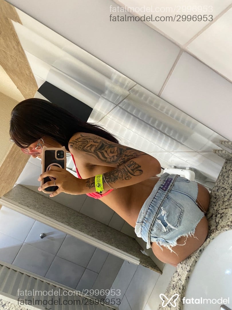 Acompanhante mulher morena (o) de olhos castanhos - Mag