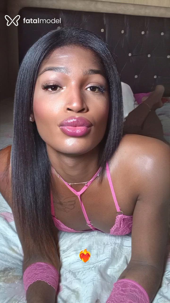 Acompanhante mulher trans morena (o) de olhos castanhos - Pretinhadoabc