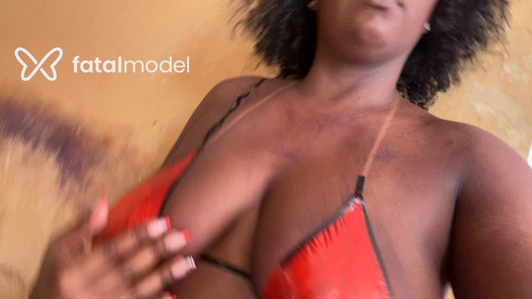 Acompanhante mulher morena (o) de olhos pretos - Athena